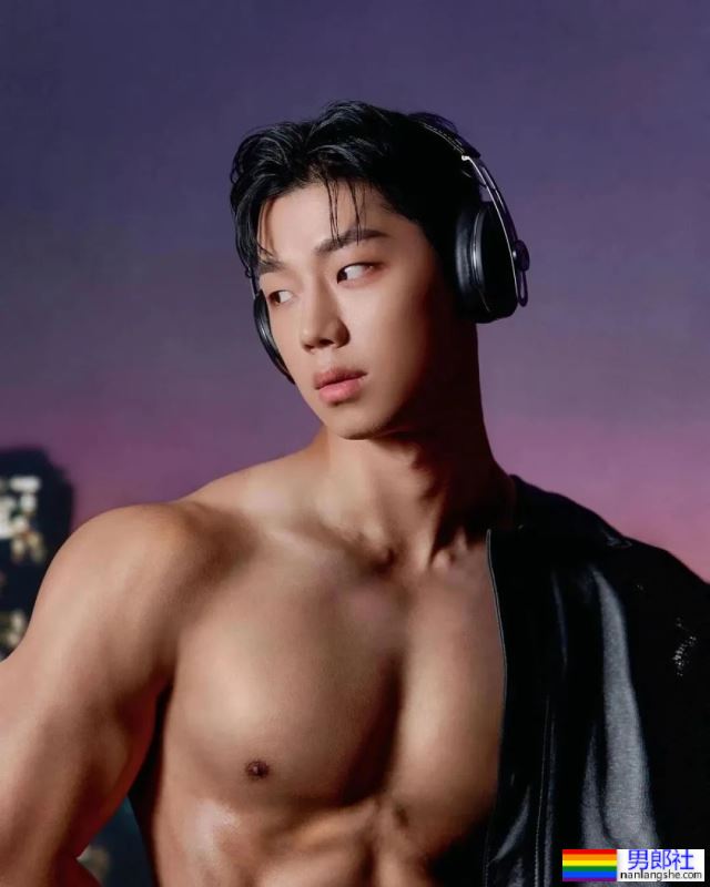 上班老板要求穿成这样！合适吗？ - 51虹马