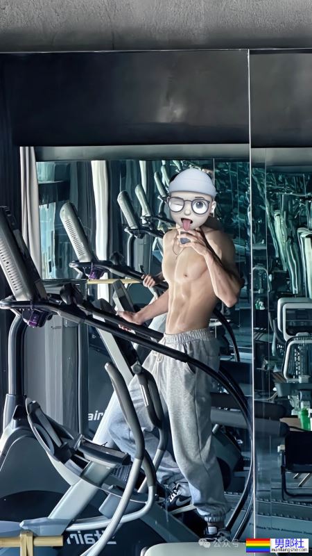 白到发光的188宽肩窄腰腹肌男神 - 51虹马