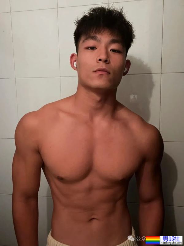 郑州大学体育学院的男大，住你下铺怎么样？ - 51虹马