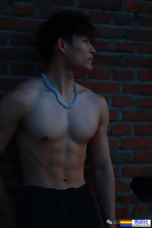 郑州大学体育学院的男大，住你下铺怎么样？ - 51虹马