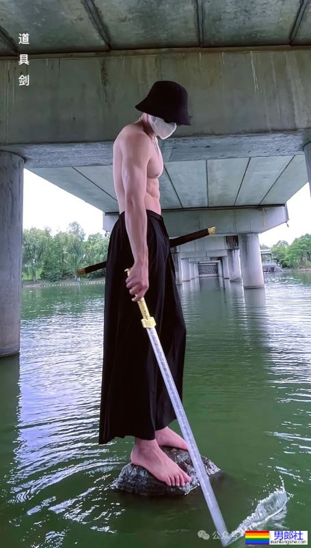 白到发光的188宽肩窄腰腹肌男神 - 51虹马