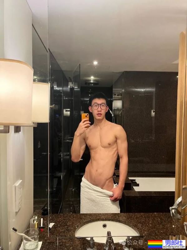 川渝冷白皮薄肌小哥哥,这身材把持不住了! - 51虹马 川渝冷白皮薄肌小哥哥,这身材把持不住了! - 51虹马