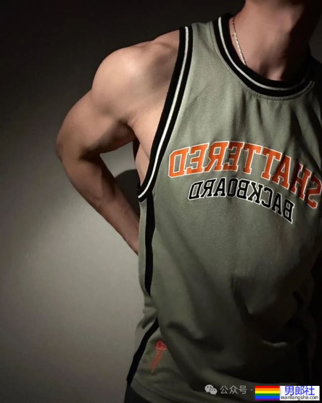 宽肩窄腰双开门身材男人，广东必吃榜top1，绝不可错过！ - 51虹马