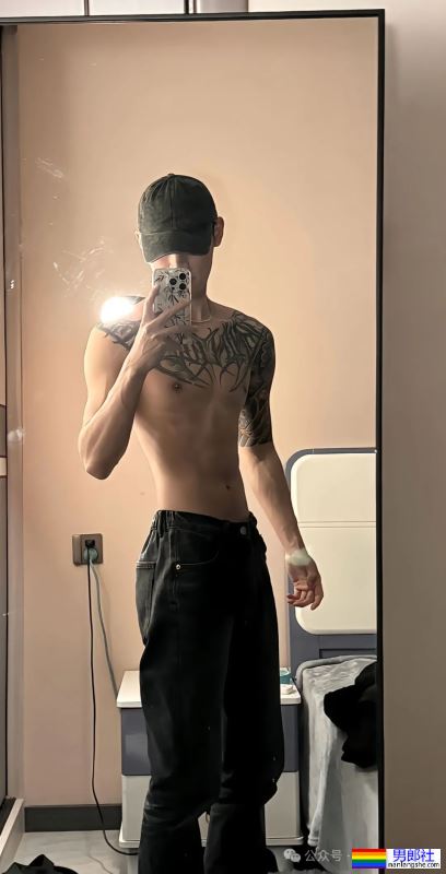 178的纹身薄肌痞帅男神,馋他身子! - 51虹马 178的纹身薄肌痞帅男神,馋他身子! - 51虹马