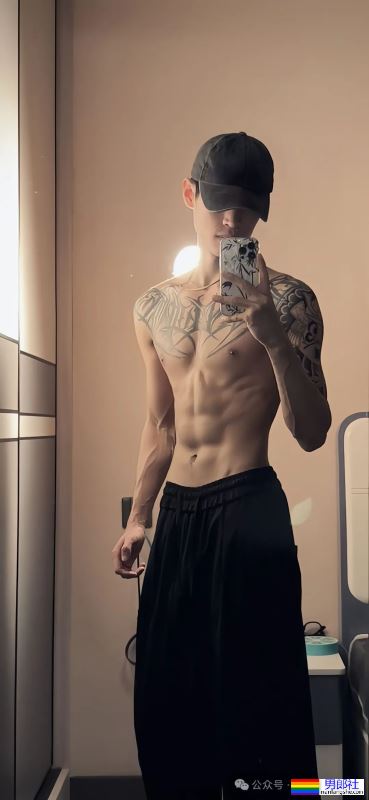 178的纹身薄肌痞帅男神,馋他身子! - 51虹马 178的纹身薄肌痞帅男神,馋他身子! - 51虹马