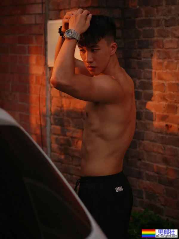 肌肉男人 - 51虹马
