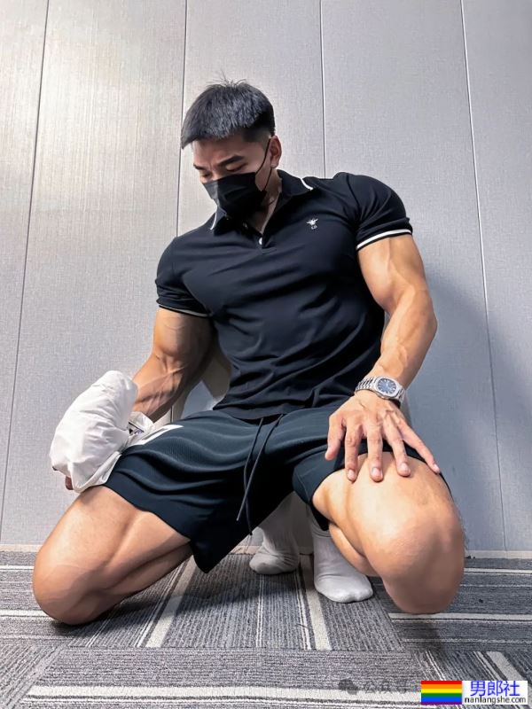 45码大脚黑皮体育生——我愿称之为天菜Top1！！！ - 51虹马