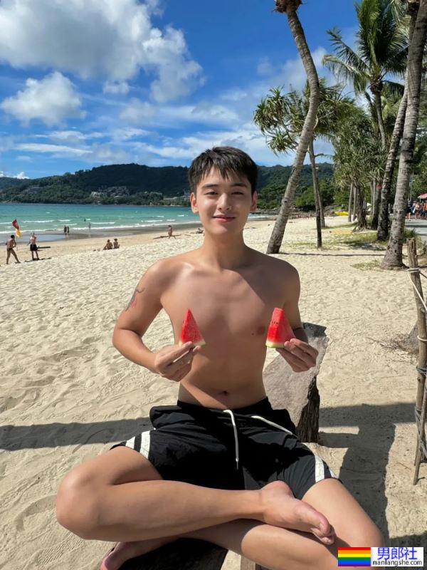 大过年在家看帅哥 - 51虹马