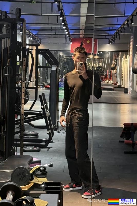 178的纹身薄肌痞帅男神,馋他身子! - 51虹马 178的纹身薄肌痞帅男神,馋他身子! - 51虹马