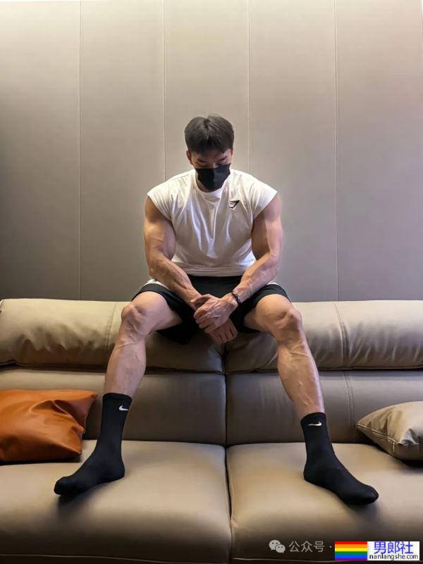 45码大脚黑皮体育生——我愿称之为天菜Top1！！！ - 51虹马