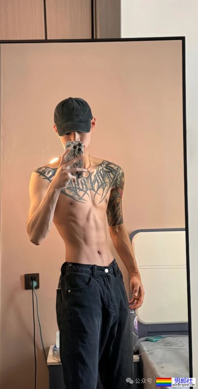 178的纹身薄肌痞帅男神,馋他身子! - 51虹马 178的纹身薄肌痞帅男神,馋他身子! - 51虹马