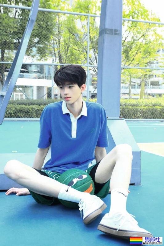 钻石男高，又白又修长 - 51虹马