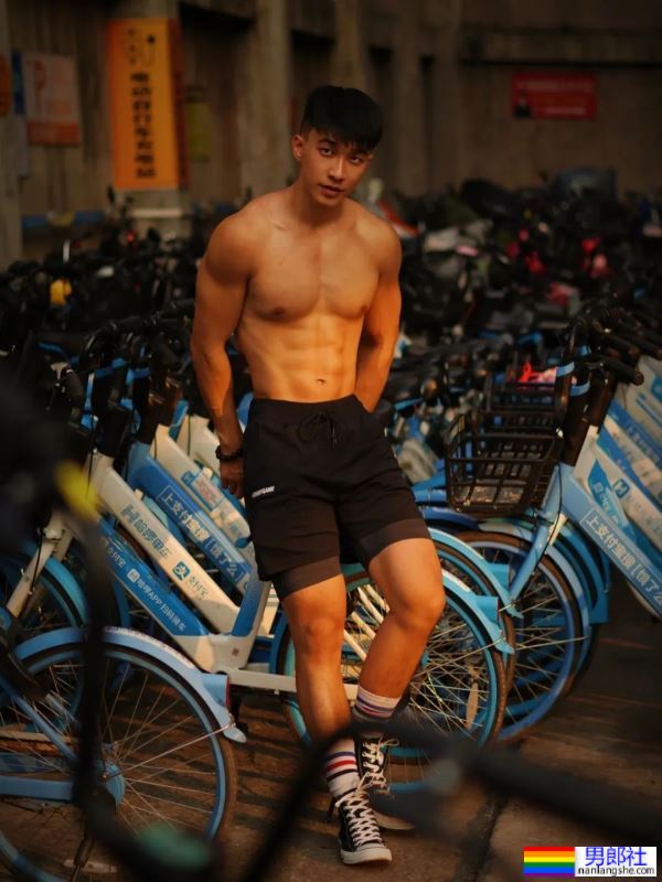 肌肉男人 - 51虹马