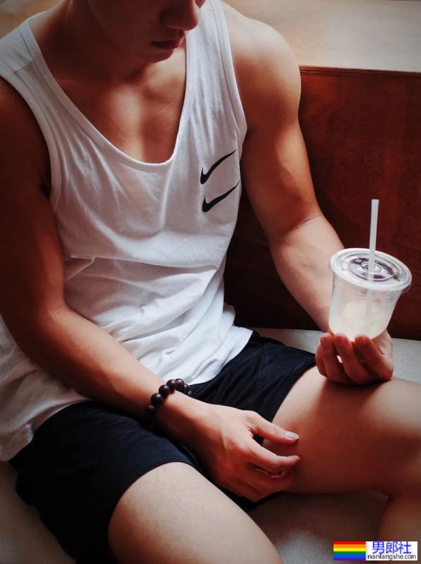 肌肉男人 - 51虹马