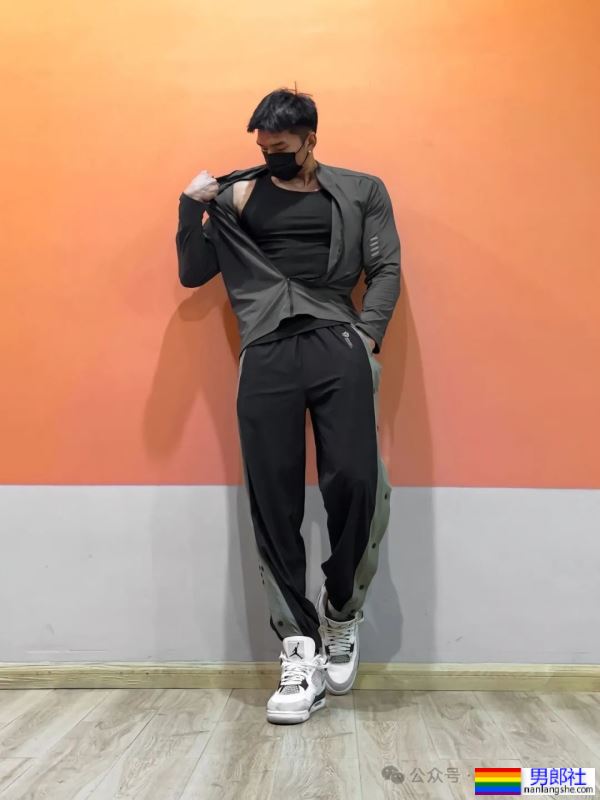 45码大脚黑皮体育生——我愿称之为天菜Top1！！！ - 51虹马