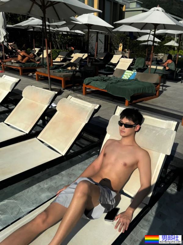 大过年在家看帅哥 - 51虹马