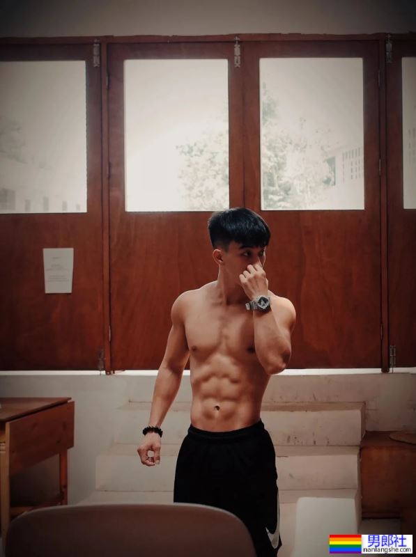 肌肉男人 - 51虹马