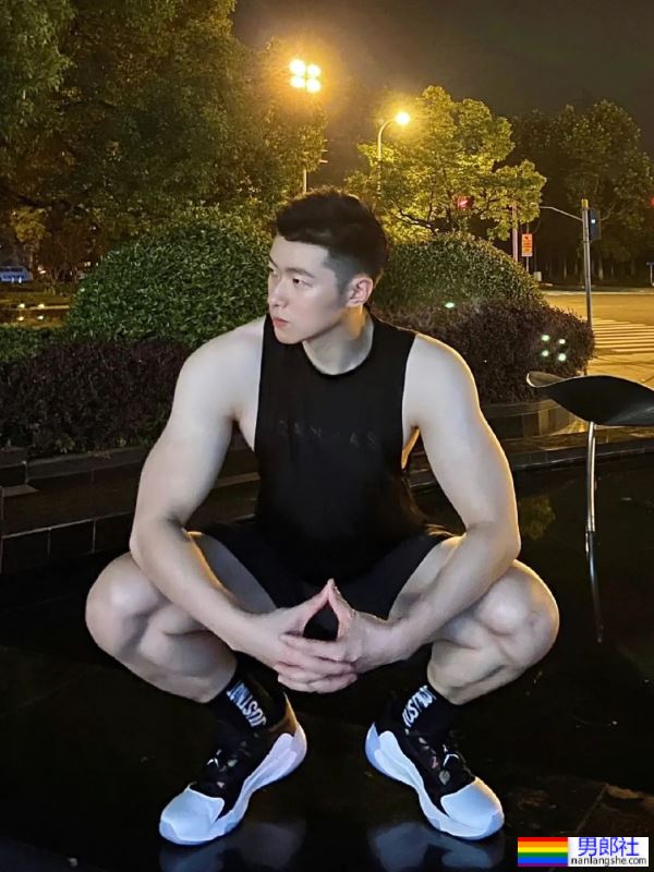 白白壮壮的男人，真的很香 - 51虹马