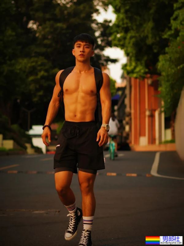 肌肉男人 - 51虹马