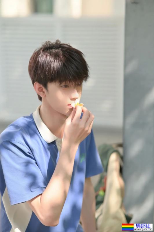 钻石男高，又白又修长 - 51虹马