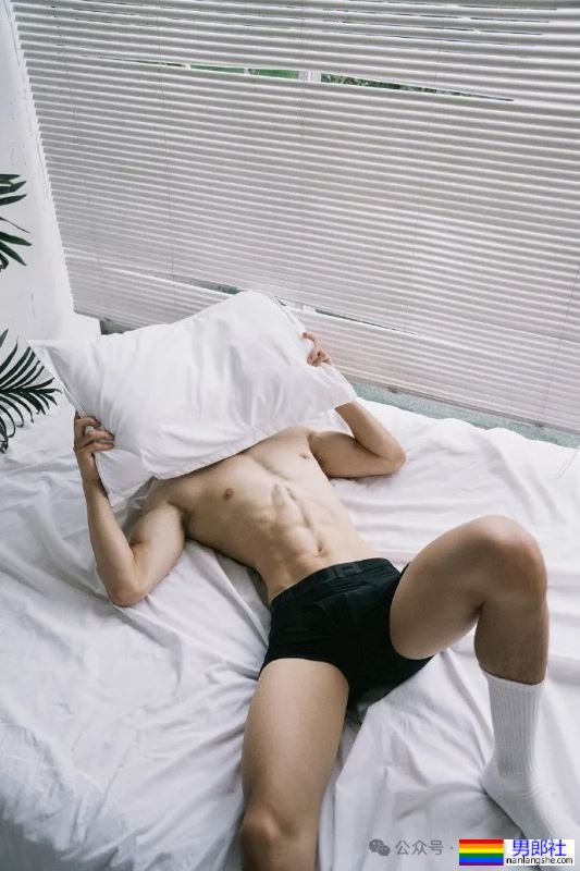 川渝冷白皮薄肌小哥哥,这身材把持不住了! - 51虹马 川渝冷白皮薄肌小哥哥,这身材把持不住了! - 51虹马