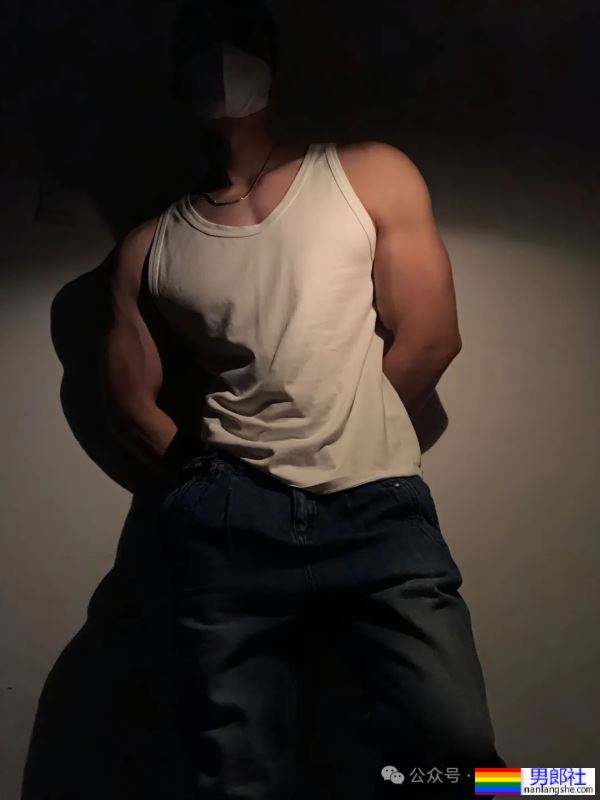 宽肩窄腰双开门身材男人，广东必吃榜top1，绝不可错过！ - 51虹马