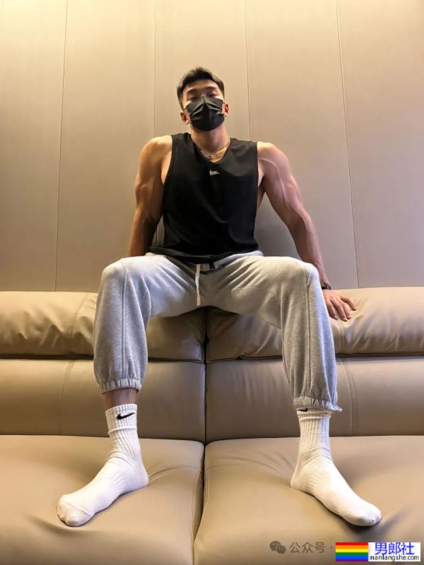 45码大脚黑皮体育生——我愿称之为天菜Top1！！！ - 51虹马