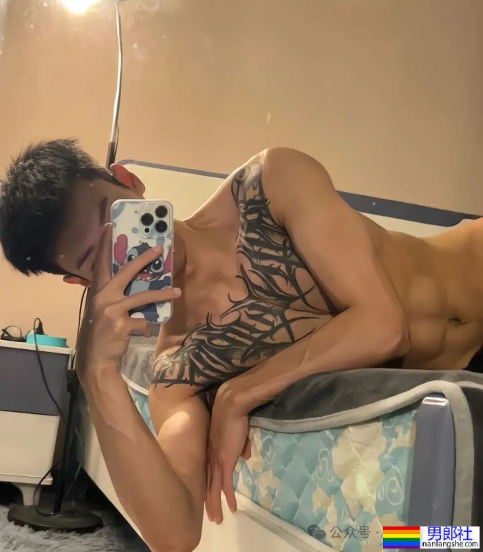 178的纹身薄肌痞帅男神,馋他身子! - 51虹马 178的纹身薄肌痞帅男神,馋他身子! - 51虹马