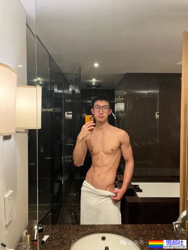 川渝冷白皮薄肌小哥哥,这身材把持不住了! - 51虹马 川渝冷白皮薄肌小哥哥,这身材把持不住了! - 51虹马