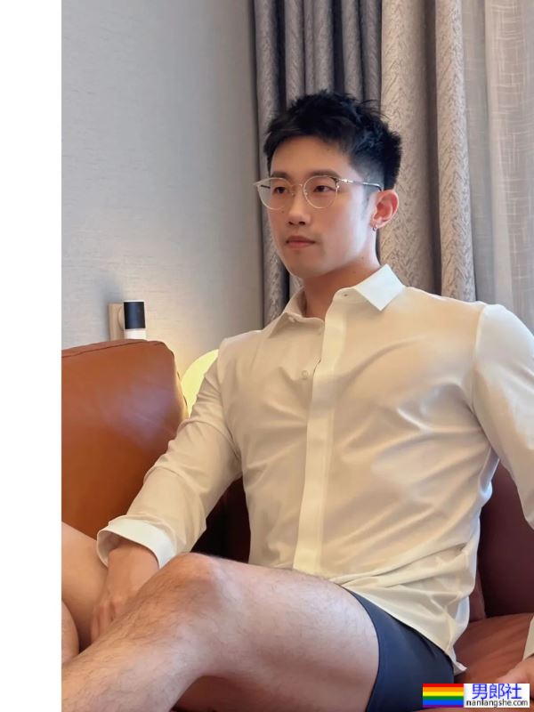 白皮斯文男人 - 51虹马