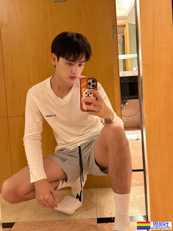 大过年在家看帅哥 - 51虹马