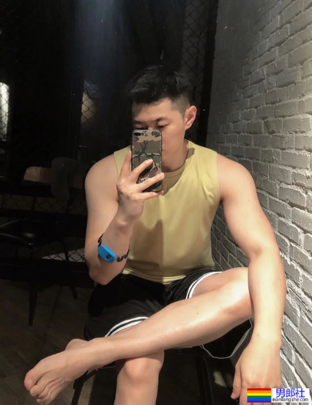 白白壮壮的男人，真的很香 - 51虹马