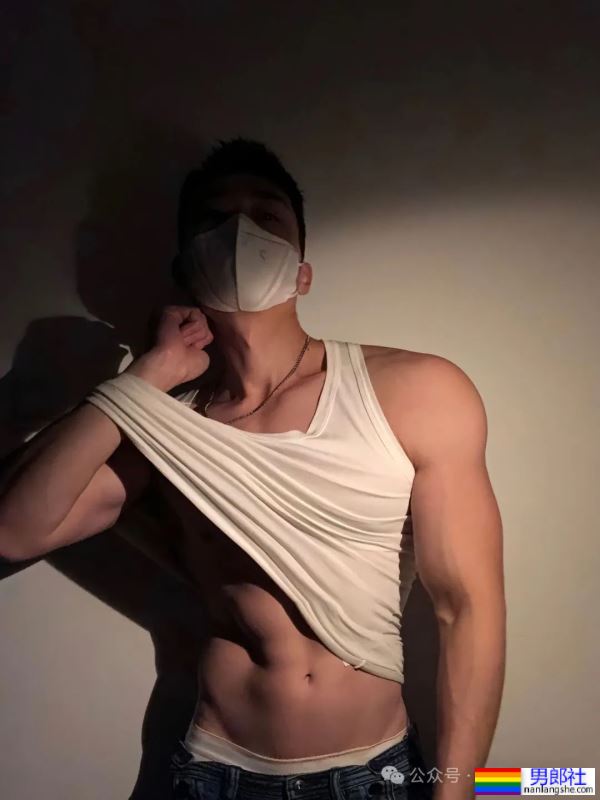 宽肩窄腰双开门身材男人，广东必吃榜top1，绝不可错过！ - 51虹马