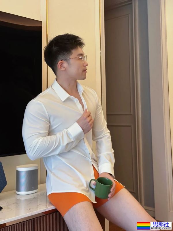 白皮斯文男人 - 51虹马