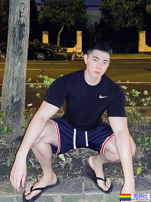 白白壮壮的男人，真的很香 - 51虹马