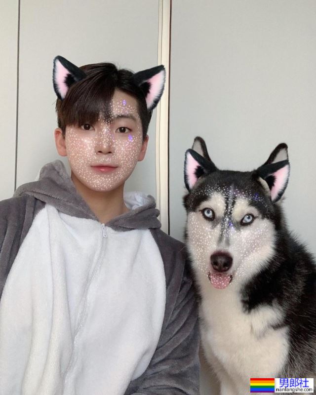 嘎鲜肉｜情侣装当然要跟狗女儿穿啊！毛孩不离身的模特：金贤宇 - 51虹马