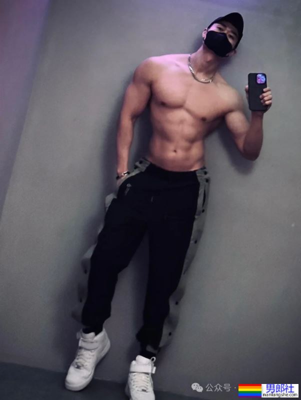 宽肩窄腰双开门身材男人，广东必吃榜top1，绝不可错过！ - 51虹马