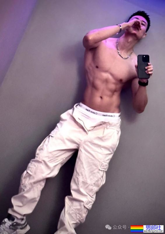 宽肩窄腰双开门身材男人，广东必吃榜top1，绝不可错过！ - 51虹马