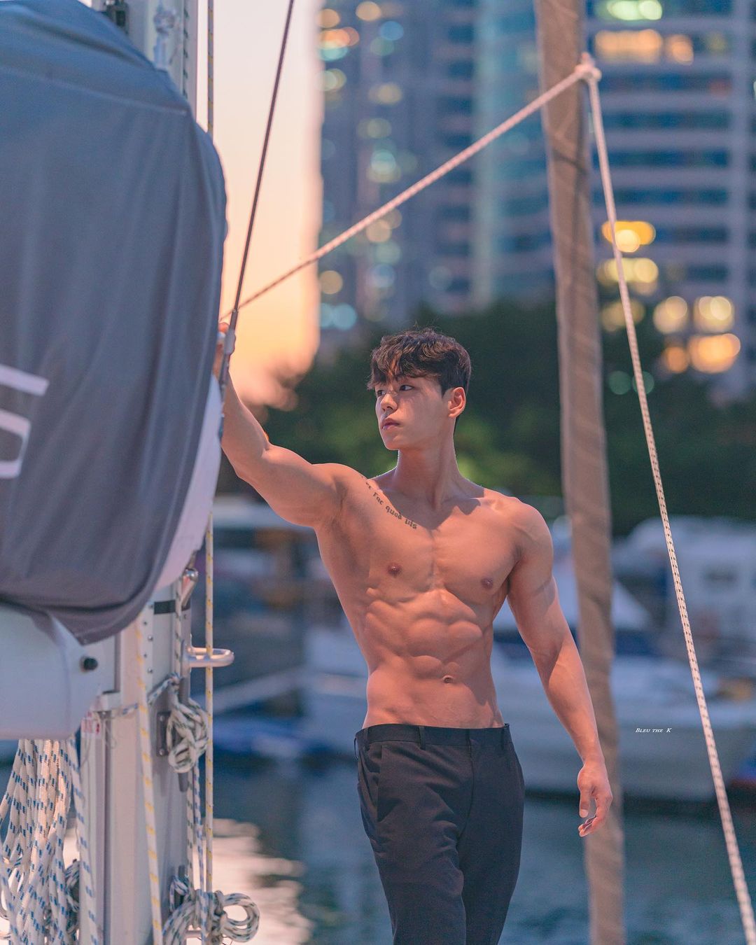 脱衣阳刚、穿衣可爱！韩国模特：李健熙 - 51虹马