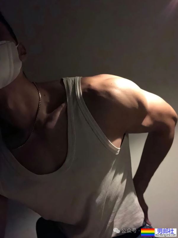 宽肩窄腰双开门身材男人，广东必吃榜top1，绝不可错过！ - 51虹马