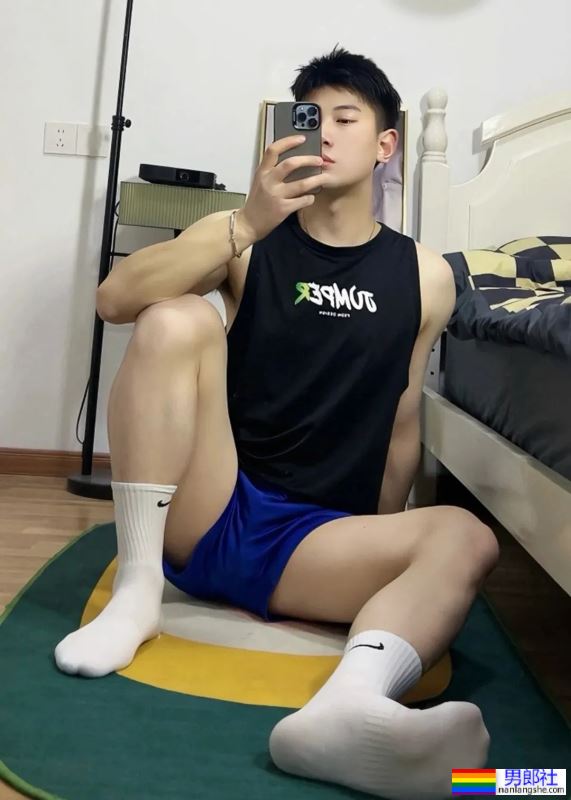 白嫩白嫩的皮肤，这样的男生哪里找?-51虹马