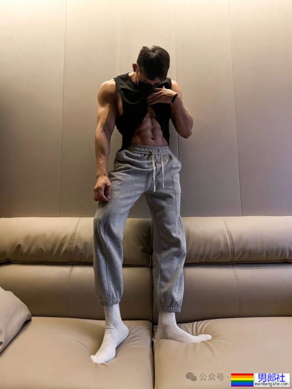 45码大脚黑皮体育生——我愿称之为天菜Top1！！！ - 51虹马