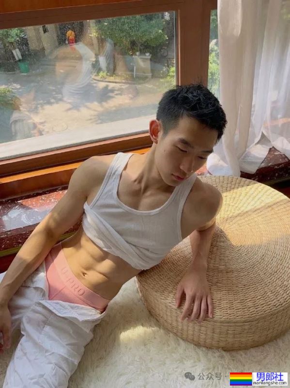 川渝冷白皮薄肌小哥哥,这身材把持不住了! - 51虹马 川渝冷白皮薄肌小哥哥,这身材把持不住了! - 51虹马