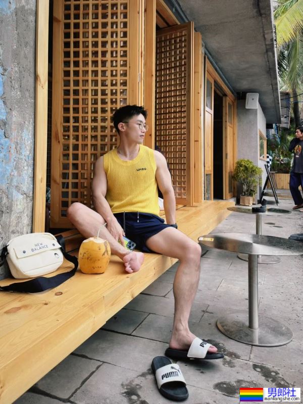 白皮斯文男人 - 51虹马