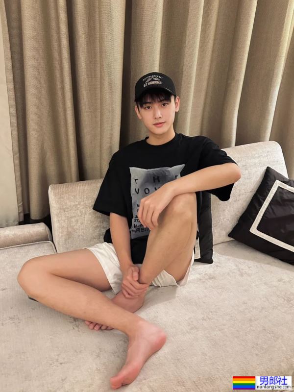 大过年在家看帅哥 - 51虹马