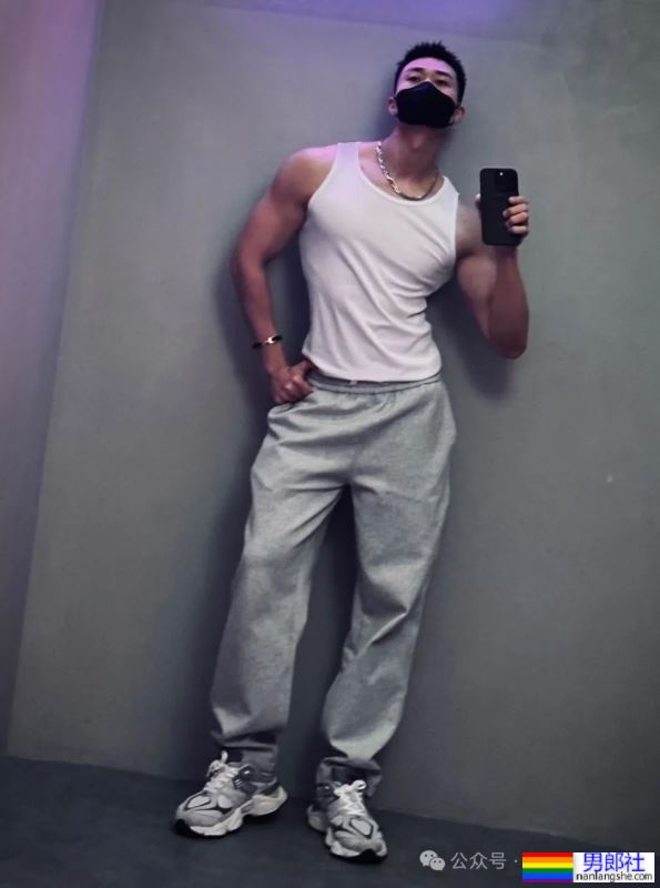 宽肩窄腰双开门身材男人，广东必吃榜top1，绝不可错过！ - 51虹马