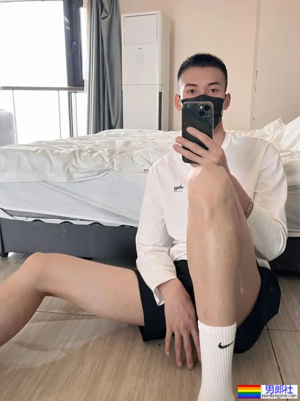 白白的长腿男 - 51虹马