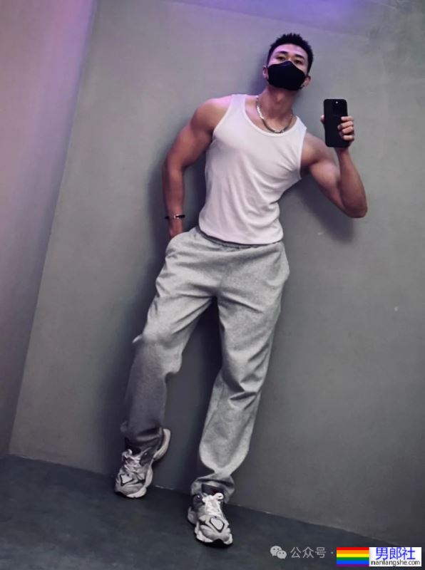 宽肩窄腰双开门身材男人，广东必吃榜top1，绝不可错过！ - 51虹马