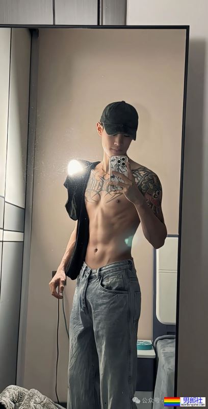 178的纹身薄肌痞帅男神,馋他身子! - 51虹马 178的纹身薄肌痞帅男神,馋他身子! - 51虹马