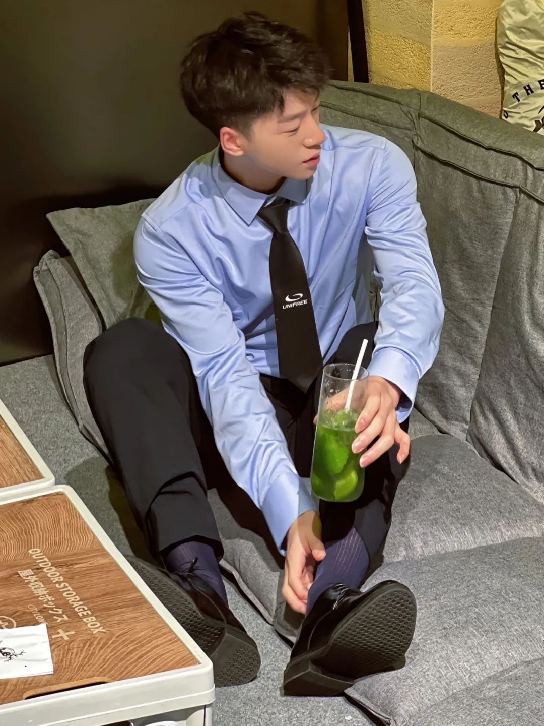 台球厅遇到这样的小哥哥，你会去打招呼吗？ - 51虹马